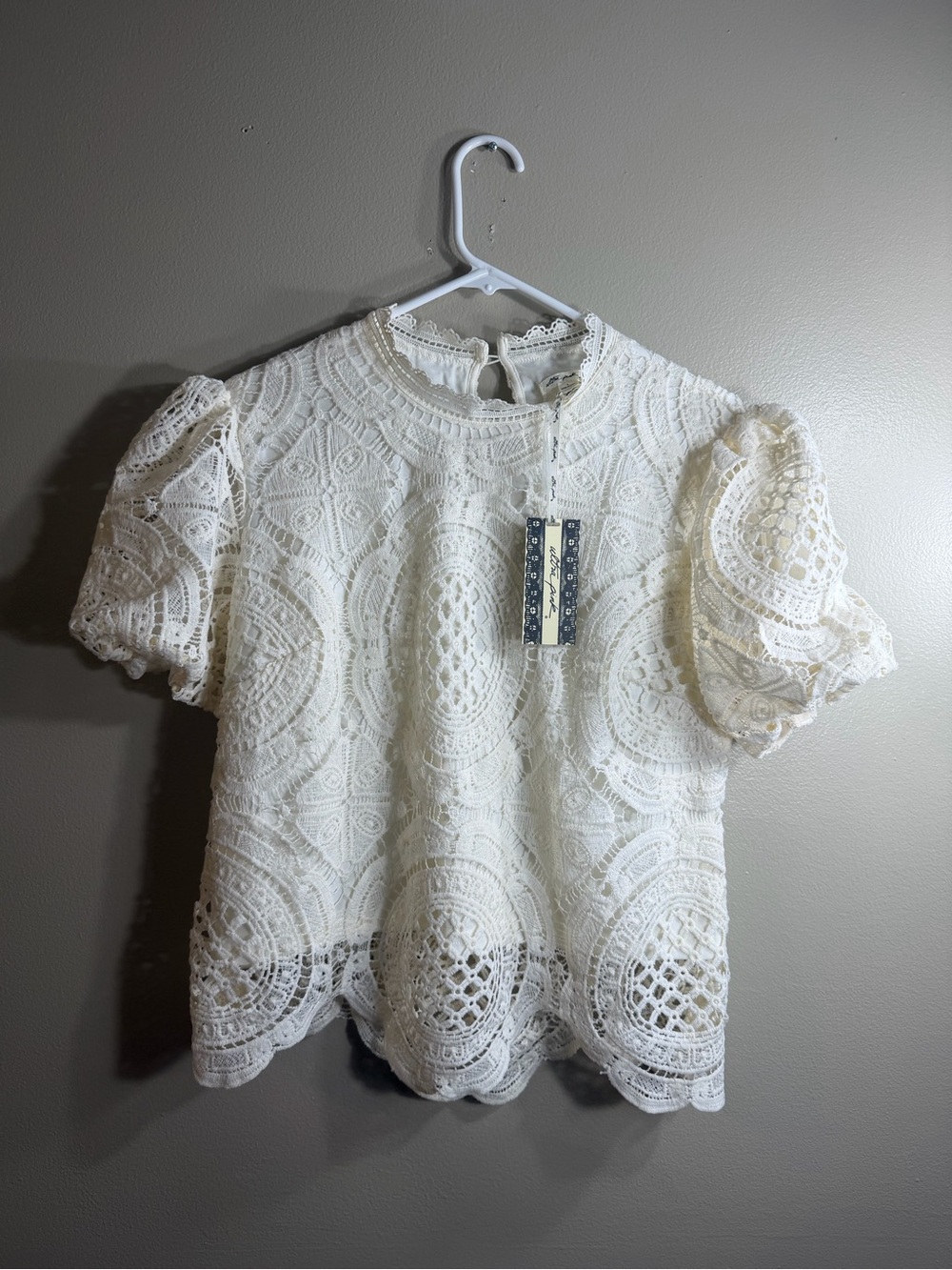 NWT Ultra Pink Ivory Crochet Lace Puff Sleeve Blouse L